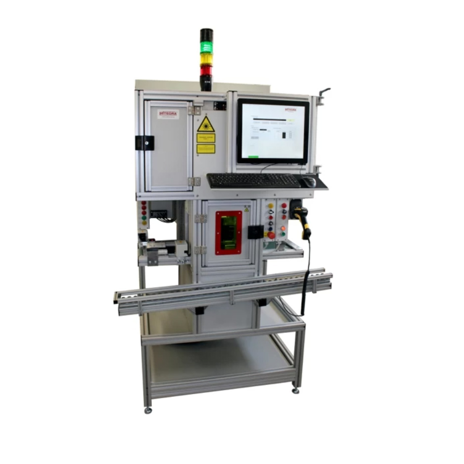 Automatyczna znakowarka laserowa – MITEGRA Fiber – z przenośnikiem taśmowym