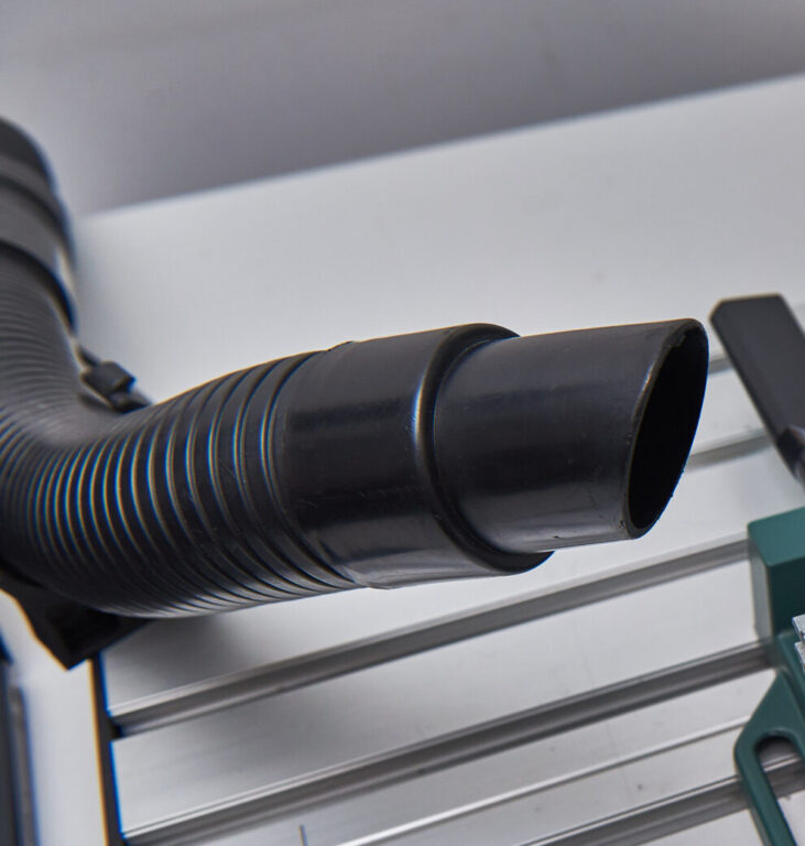 Końcówka elastycznego węża odciągu dymu stosowanego w stanowisku laserowym MITEGRA.