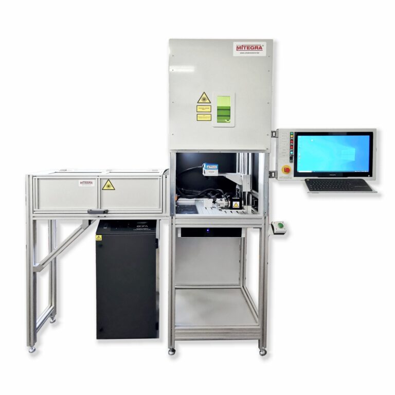 Stanowisko laserowe MITEGRA przystosowane do znakowania długich detali z rozszerzoną komorą roboczą.